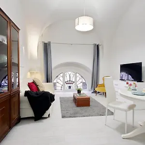 ponte-cavour-apartment.it-romehotels.com/